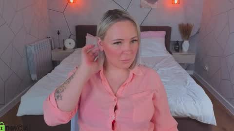 Snapshot of layrarose chatting on 02.09.26 Layra online show from 02.09.26