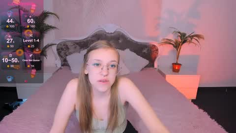 Snapshot of layriantavee chatting on 12.27.24 layriantavee online show from 12.27.24