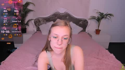 Snapshot of layriantavee chatting on 12.27.24 layriantavee online show from 12.27.24