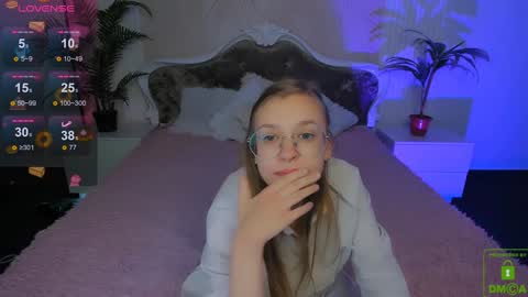 Snapshot of layriantavee chatting on 12.28.24 layriantavee online show from 12.28.24