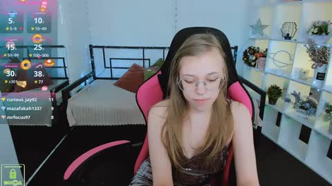 Snapshot of layriantavee chatting on 12.30.24 layriantavee online show from 12.30.24