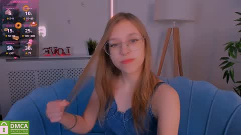 Snapshot of layriantavee chatting on 01.05.25 layriantavee online show from 01.05.25