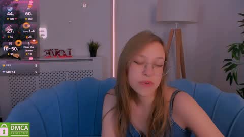 Snapshot of layriantavee chatting on 01.05.25 layriantavee online show from 01.05.25