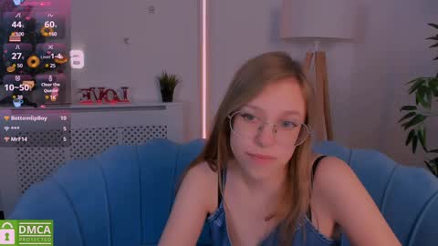 Snapshot of layriantavee chatting on 01.05.25 layriantavee online show from 01.05.25