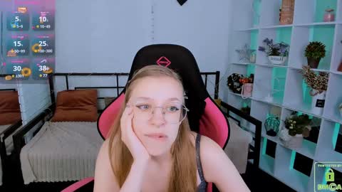 Snapshot of layriantavee chatting on 01.08.25 layriantavee online show from 01.08.25