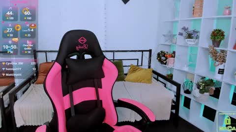 Snapshot of layriantavee chatting on 01.08.25 layriantavee online show from 01.08.25