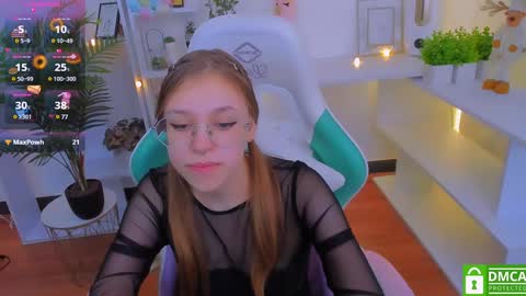 Snapshot of layriantavee chatting on 01.10.25 layriantavee online show from 01.10.25