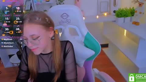 Snapshot of layriantavee chatting on 01.10.25 layriantavee online show from 01.10.25