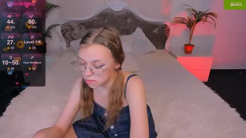 Snapshot of layriantavee chatting on 01.13.25 layriantavee online show from 01.13.25