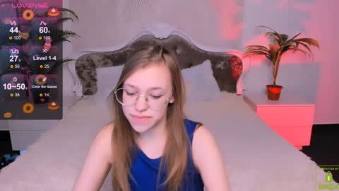 Snapshot of layriantavee chatting on 01.17.25 layriantavee online show from 01.17.25