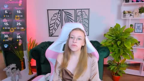 Snapshot of layriantavee chatting on 01.19.25 layriantavee online show from 01.19.25