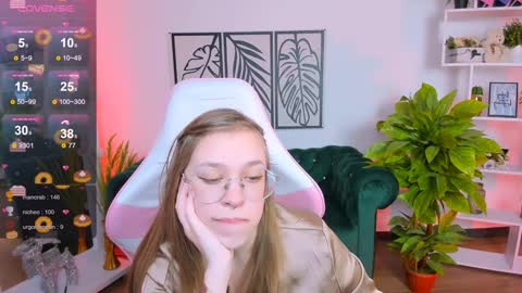 Snapshot of layriantavee chatting on 01.19.25 layriantavee online show from 01.19.25