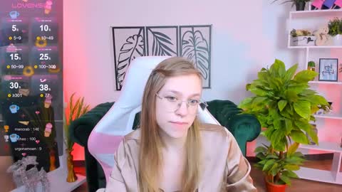 Snapshot of layriantavee chatting on 01.19.25 layriantavee online show from 01.19.25