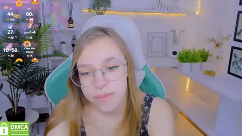 Snapshot of layriantavee chatting on 01.29.25 layriantavee online show from 01.29.25