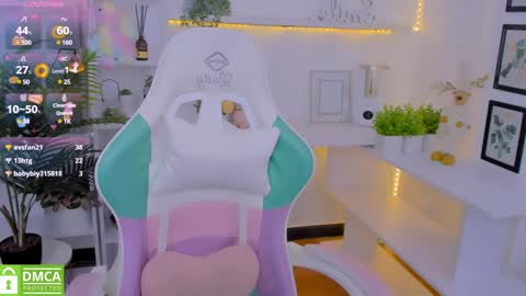 Snapshot of layriantavee chatting on 01.29.25 layriantavee online show from 01.29.25