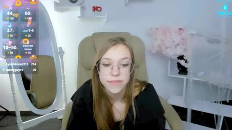 Snapshot of layriantavee chatting on 02.03.25 layriantavee online show from 02.03.25