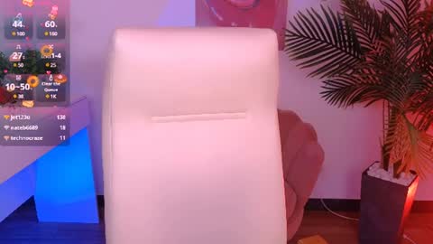 Snapshot of layriantavee chatting on 02.05.25 layriantavee online show from 02.05.25