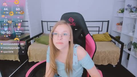 Snapshot of layriantavee chatting on 02.06.25 layriantavee online show from 02.06.25