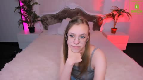 Snapshot of layriantavee chatting on 02.07.25 layriantavee online show from 02.07.25