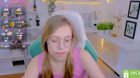 Snapshot of layriantavee chatting on 02.10.25 layriantavee online show from 02.10.25