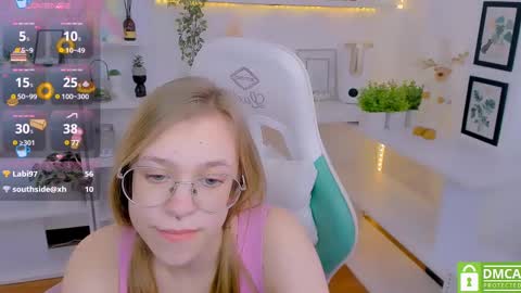 Snapshot of layriantavee chatting on 02.10.25 layriantavee online show from 02.10.25