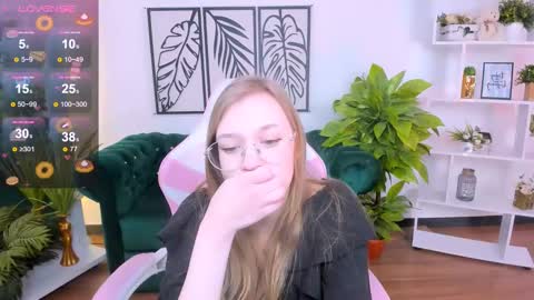 Snapshot of layriantavee chatting on 02.11.25 layriantavee online show from 02.11.25