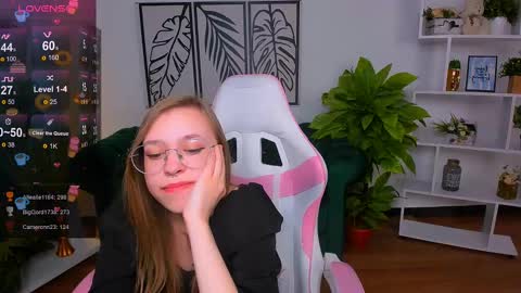 Snapshot of layriantavee chatting on 02.11.25 layriantavee online show from 02.11.25