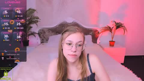 Snapshot of layriantavee chatting on 02.12.25 layriantavee online show from 02.12.25