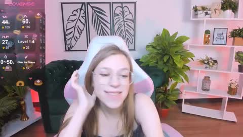 Snapshot of layriantavee chatting on 02.16.25 layriantavee online show from 02.16.25