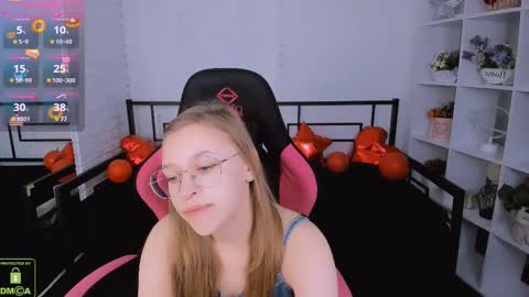 Snapshot of layriantavee chatting on 02.20.25 layriantavee online show from 02.20.25