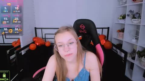 Snapshot of layriantavee chatting on 02.20.25 layriantavee online show from 02.20.25