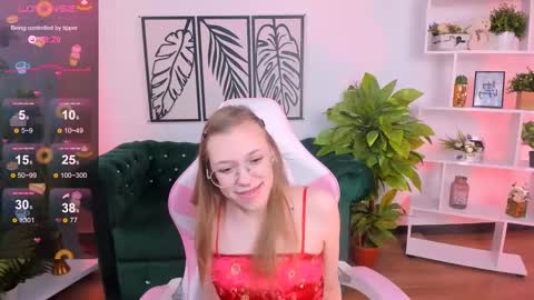 Snapshot of layriantavee chatting on 02.22.25 layriantavee online show from 02.22.25