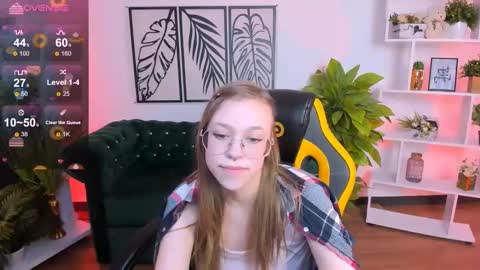 Snapshot of layriantavee chatting on 02.23.25 layriantavee online show from 02.23.25