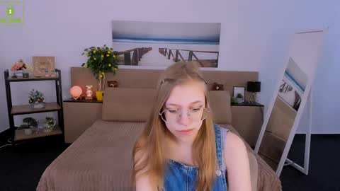 Snapshot of layriantavee chatting on 03.05.25 layriantavee online show from 03.05.25