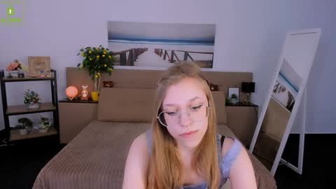 Snapshot of layriantavee chatting on 03.05.25 layriantavee online show from 03.05.25