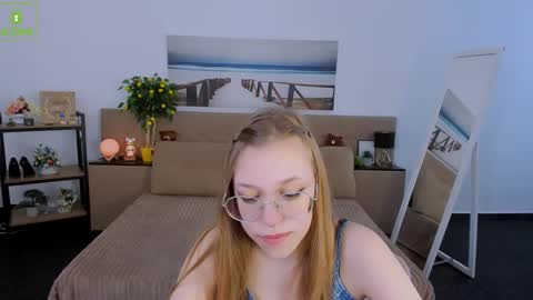 Snapshot of layriantavee chatting on 03.06.25 layriantavee online show from 03.06.25