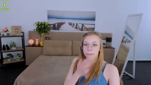 Snapshot of layriantavee chatting on 03.06.25 layriantavee online show from 03.06.25