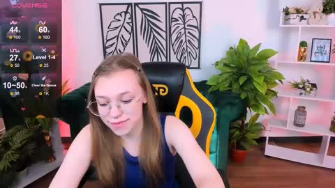 Snapshot of layriantavee chatting on 03.07.25 layriantavee online show from 03.07.25