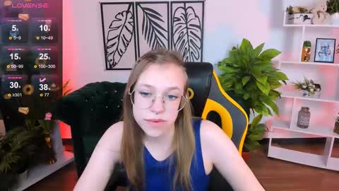 Snapshot of layriantavee chatting on 03.07.25 layriantavee online show from 03.07.25