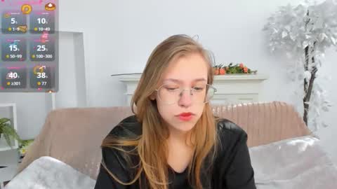 Snapshot of layriantavee chatting on 09.13.25 layriantavee online show from 09.13.25