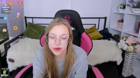 Snapshot of layriantavee chatting on 09.17.25 layriantavee online show from 09.17.25