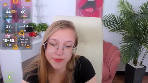 Snapshot of layriantavee chatting on 09.23.25 layriantavee online show from 09.23.25