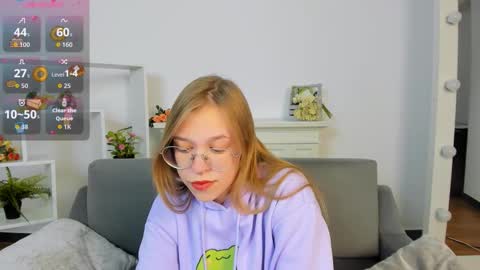 Snapshot of layriantavee chatting on 09.30.25 layriantavee online show from 09.30.25