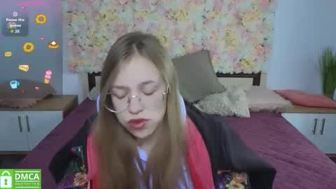 Snapshot of layriantavee chatting on 10.01.25 layriantavee online show from 10.01.25