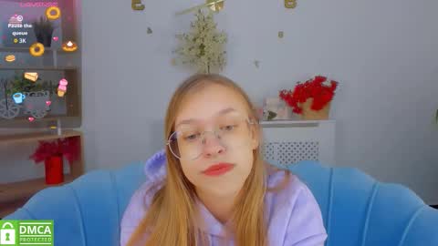 Snapshot of layriantavee chatting on 10.02.25 layriantavee online show from 10.02.25