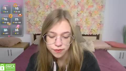 Snapshot of layriantavee chatting on 10.05.25 layriantavee online show from 10.05.25