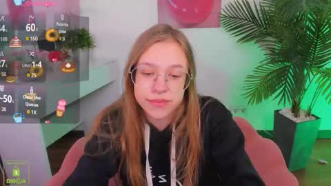 Snapshot of layriantavee chatting on 10.08.25 layriantavee online show from 10.08.25