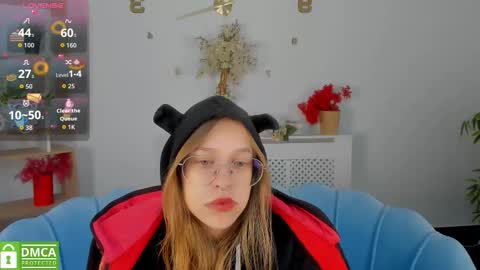 Snapshot of layriantavee chatting on 10.10.25 layriantavee online show from 10.10.25