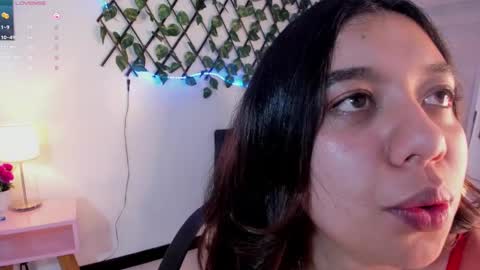 Snapshot of lea_velle chatting on 12.31.24 Lea Velle online show from 12.31.24