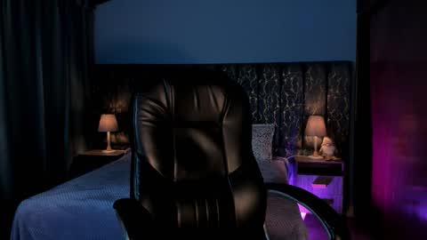 Snapshot of lea_velle chatting on 12.18.25 Lea Velle online show from 12.18.25